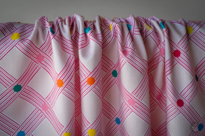 Tissu imprimé Gaufrette Confettis Fraise – Image 3