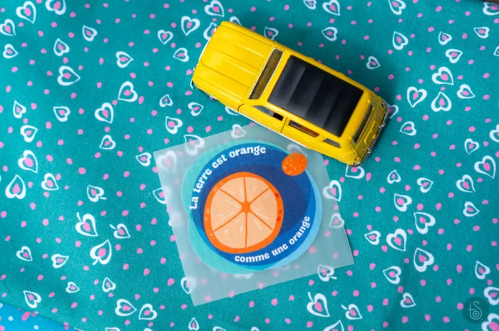 Transfert textile "La Terre est orange" – Image 1
