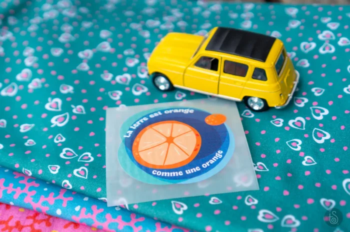 Transfert textile "La Terre est orange" – Image 3