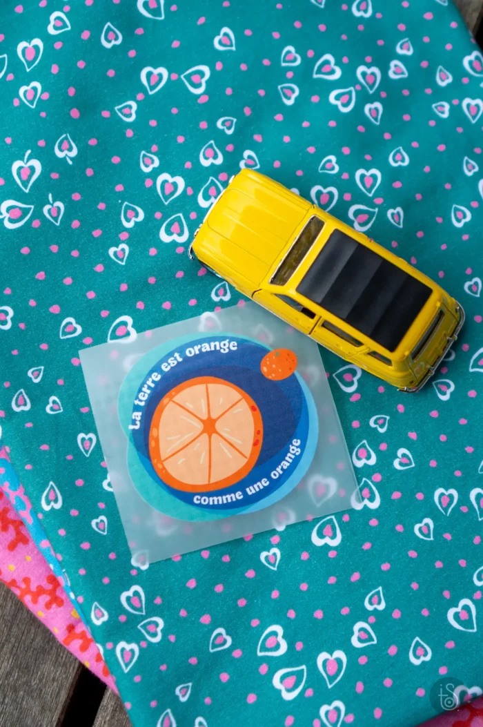 Transfert textile "La Terre est orange" – Image 2